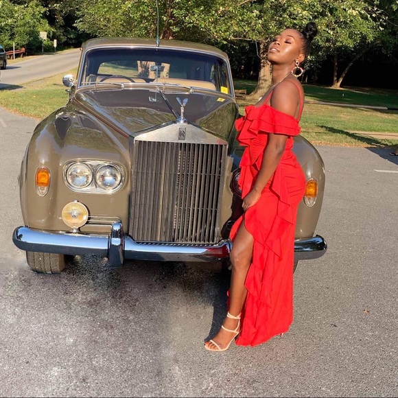 Red dress - Picture 2 of 2